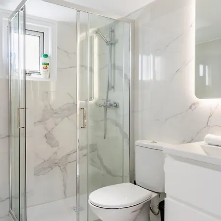 Urban Living Palatino Pool * Лимасол